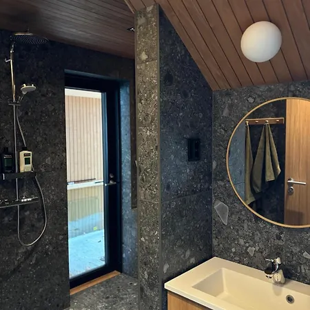 Hupu In Panoramic Views 300m To Gondola Sleeps 12